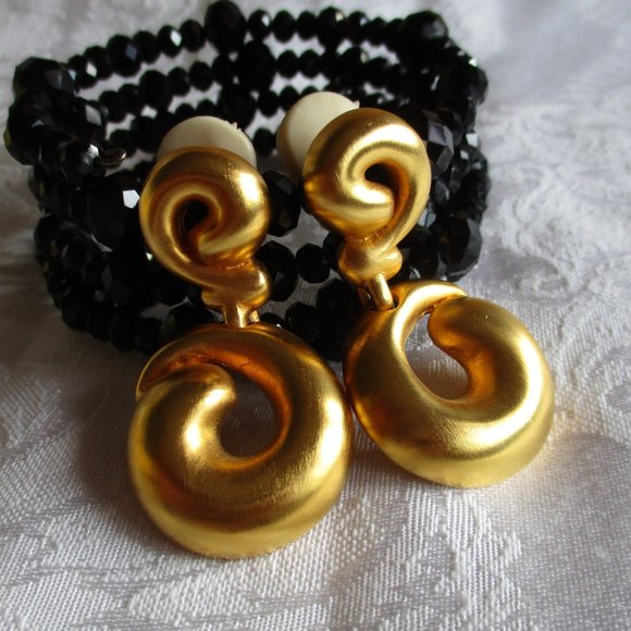 ๐ GOLD SWIRL BROOCH โ VINTAGE ๐ - Picture 12 of 15